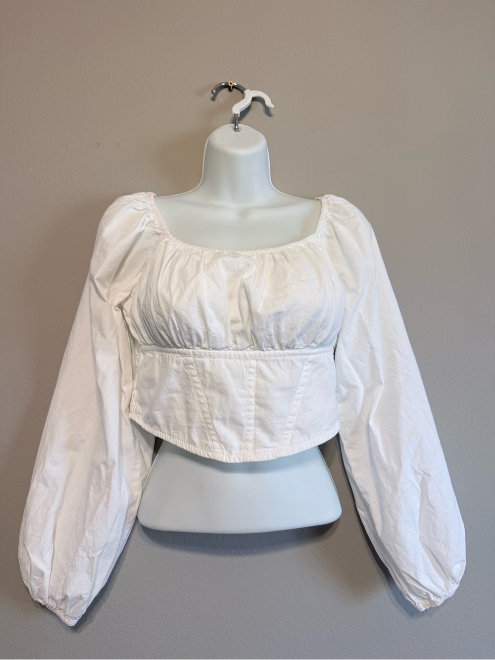 NWOT White Peasant Cropped Blouse with Balloon Sleeves